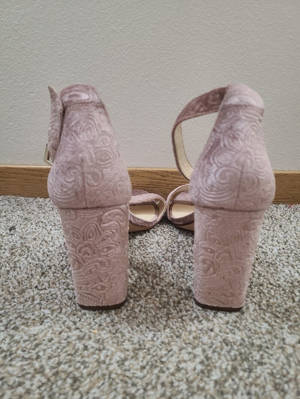 Nine West Abrah Dusty Pink Velvet Embossed Chunky Heel Sandals Wedding - Picture 4 of 5